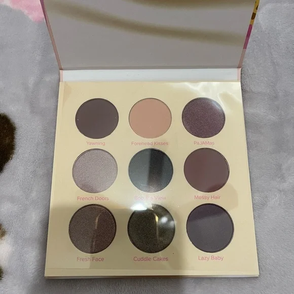 Beauty Bakerie breakfast in bed eyeshadow palette - Picture 7 of 7